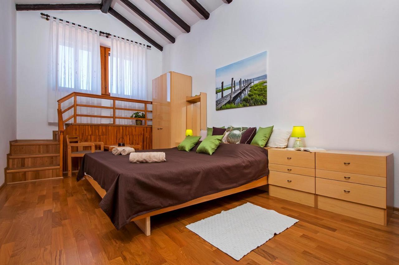 Rovigno Bella Sea View Apartment Exteriör bild
